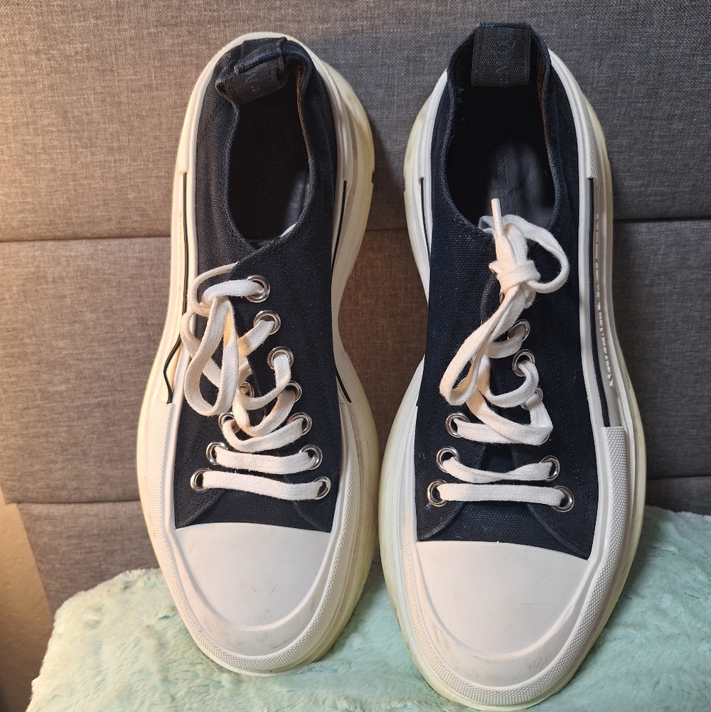 Alexander McQueen Tread Slick Black White sneakers 42 US 9